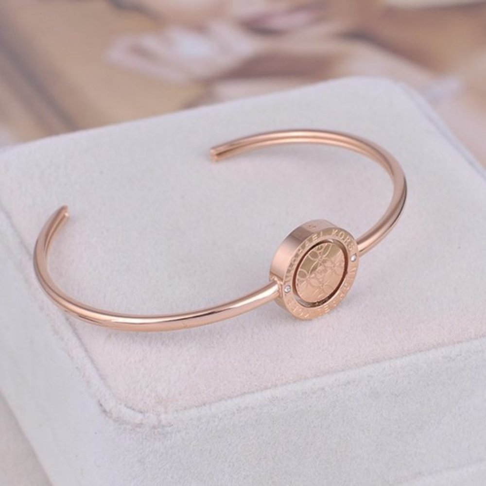 Michael Kors Diamond Patterned Opening Bracelet